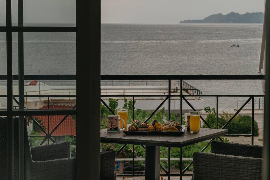 Sea View Apartment "Elise" Loutráki Exteriör bild
